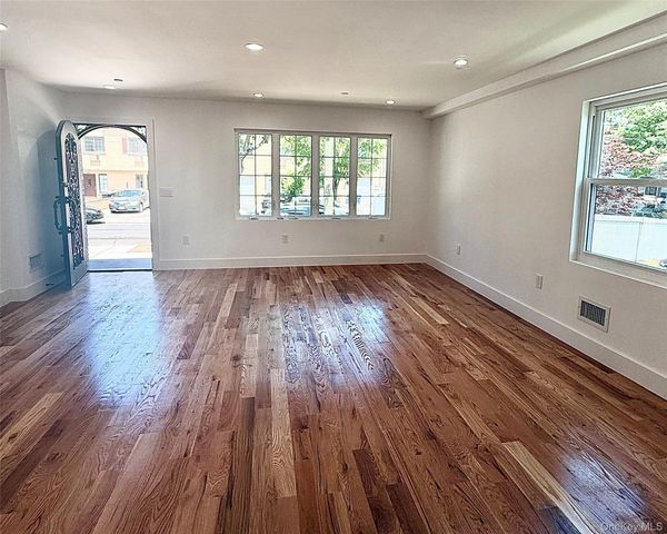 342 E 234th Street E 1, Bronx, NY 10470