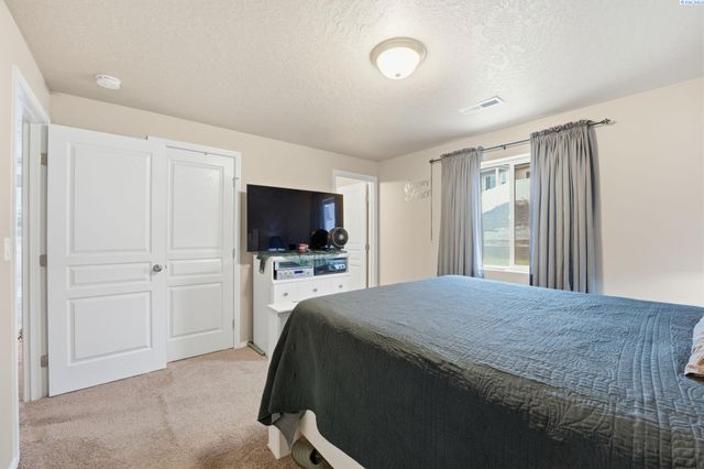 6101 Turf Paradise Dr., Pasco, WA 99301