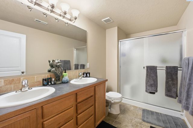 6101 Turf Paradise Dr., Pasco, WA 99301