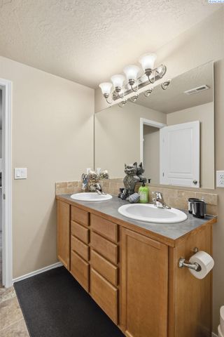 6101 Turf Paradise Dr., Pasco, WA 99301