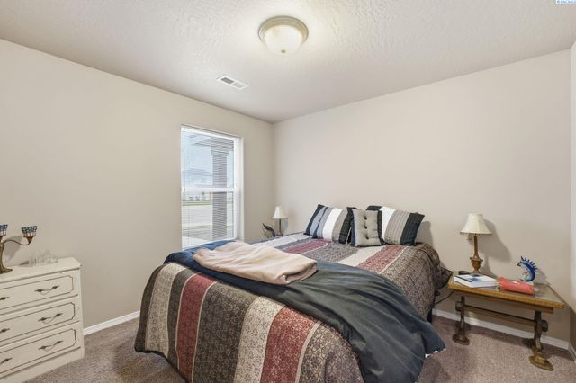 6101 Turf Paradise Dr., Pasco, WA 99301