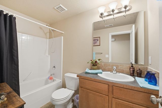 6101 Turf Paradise Dr., Pasco, WA 99301