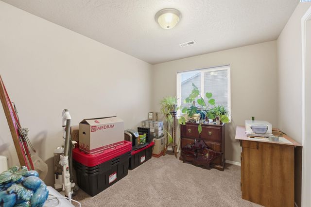 6101 Turf Paradise Dr., Pasco, WA 99301