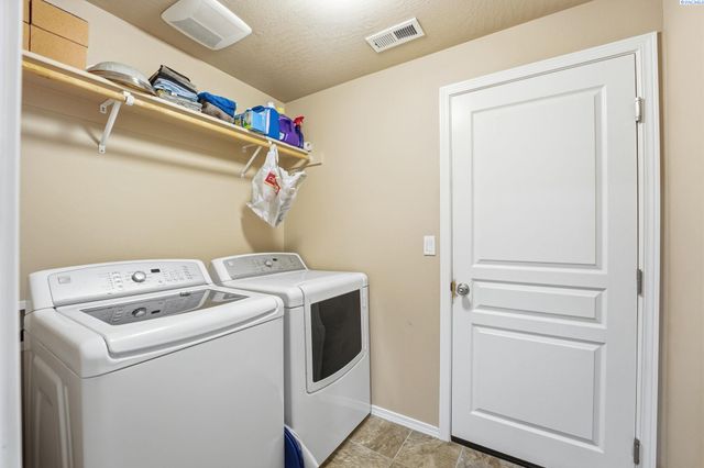 6101 Turf Paradise Dr., Pasco, WA 99301