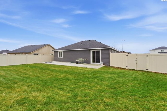 6101 Turf Paradise Dr., Pasco, WA 99301