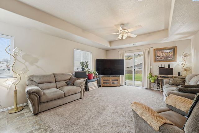 6101 Turf Paradise Dr., Pasco, WA 99301