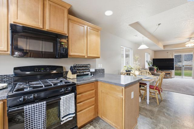 6101 Turf Paradise Dr., Pasco, WA 99301