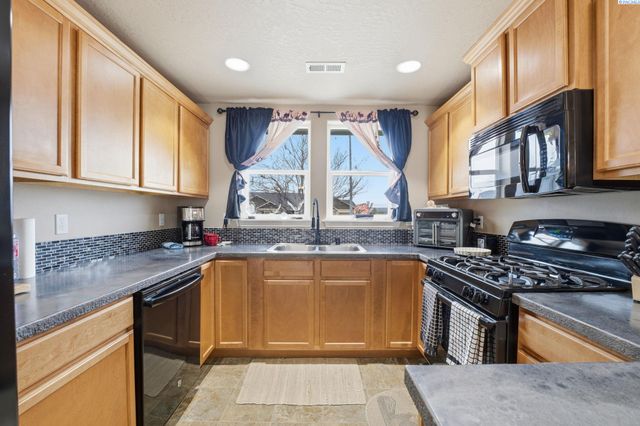 6101 Turf Paradise Dr., Pasco, WA 99301