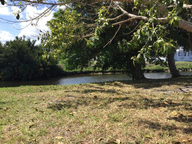 24 Golf Drive, Port St. Lucie, FL 34952