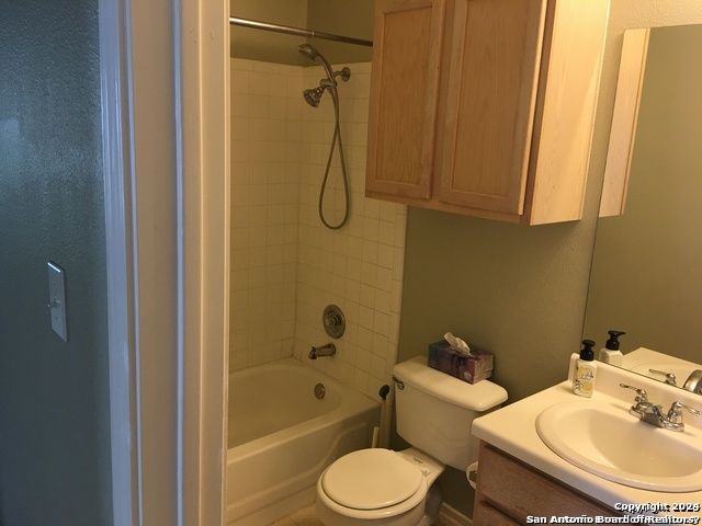 7707 CROWN GATE DR, San Antonio, TX 78251