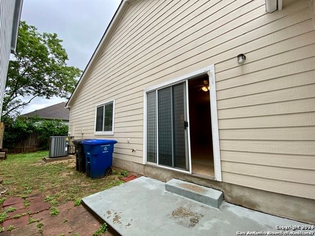 7707 CROWN GATE DR, San Antonio, TX 78251