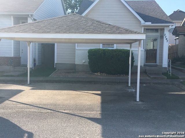 7707 CROWN GATE DR, San Antonio, TX 78251