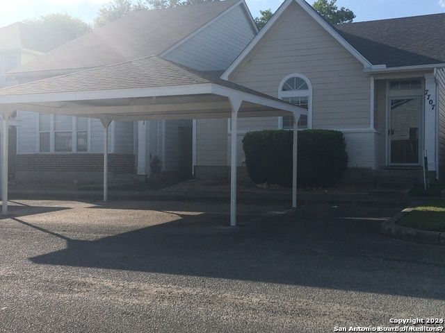 7707 CROWN GATE DR, San Antonio, TX 78251