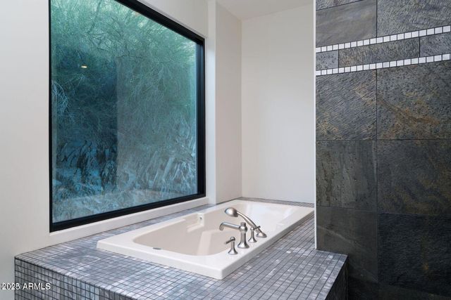 4550 E FOOTHILL Drive, Paradise Valley, AZ 85253