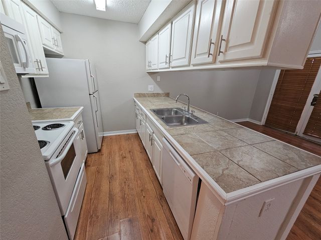 7522 Holly Hill Drive 44F, Dallas, TX 75231