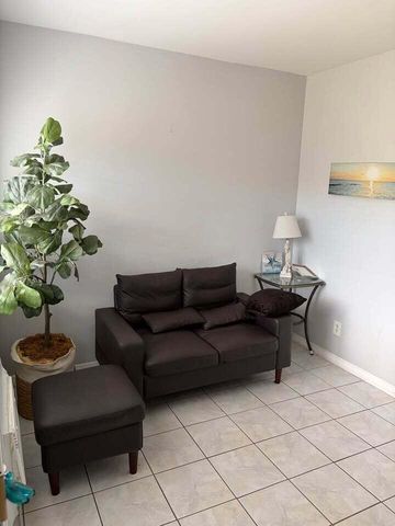 2213 LINCOLN Street 6, Hollywood, FL 33020