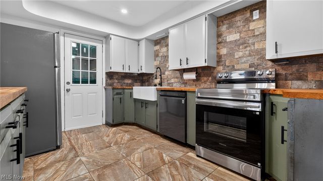 3289 Cricket Drive, Youngstown, OH 44511