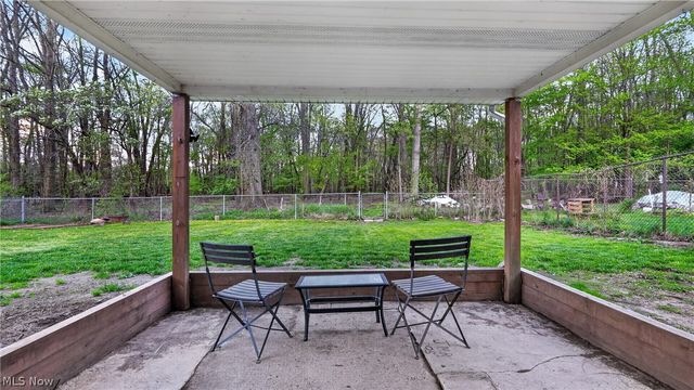 3289 Cricket Drive, Youngstown, OH 44511