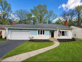3289 Cricket Drive, Youngstown, OH 44511