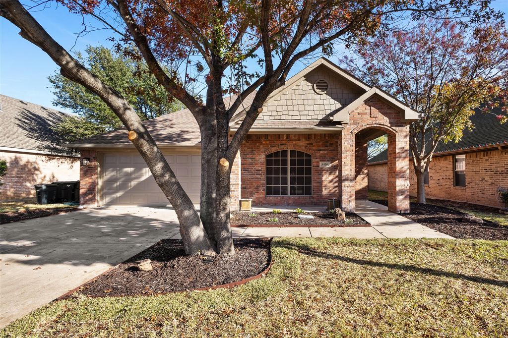 6136 Lochmoor Drive, Fort Worth, TX 76179