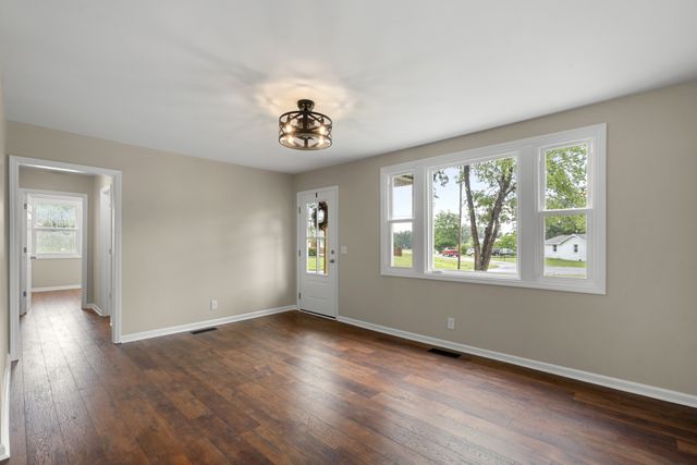 506 Carman Ave, New Johnsonville, TN 37134
