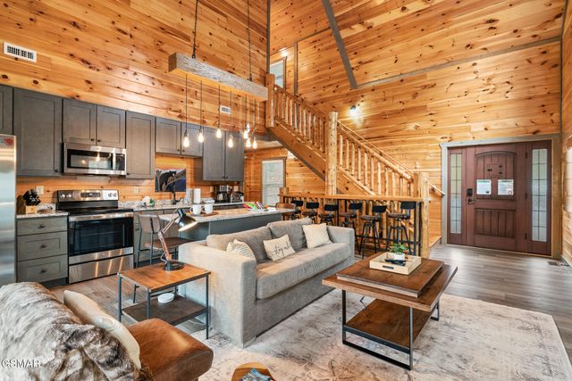 1013 Silver Poplar Lane, Sevierville, TN 37876