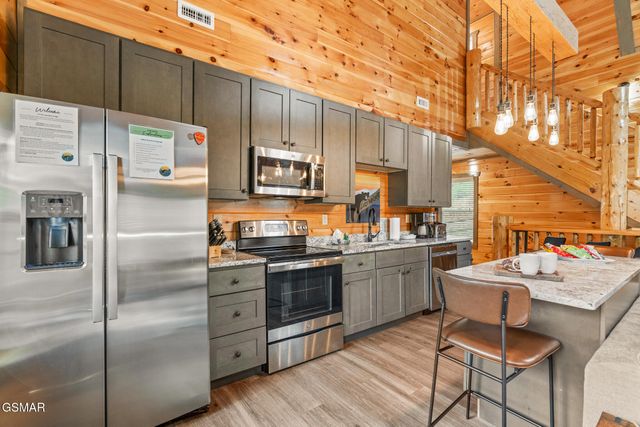 1013 Silver Poplar Lane, Sevierville, TN 37876