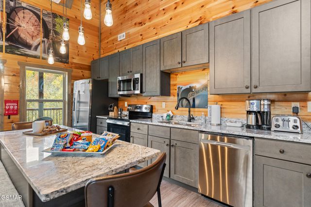 1013 Silver Poplar Lane, Sevierville, TN 37876