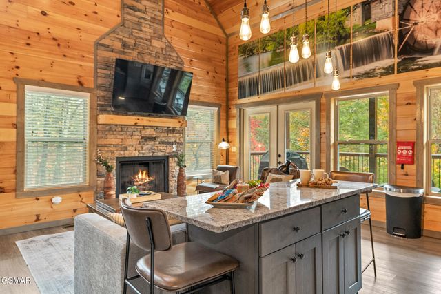 1013 Silver Poplar Lane, Sevierville, TN 37876