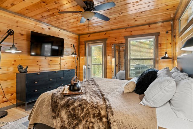 1013 Silver Poplar Lane, Sevierville, TN 37876