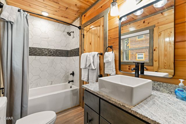 1013 Silver Poplar Lane, Sevierville, TN 37876