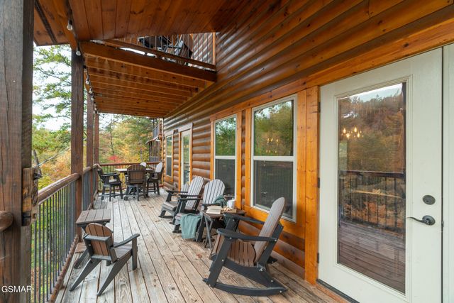 1013 Silver Poplar Lane, Sevierville, TN 37876