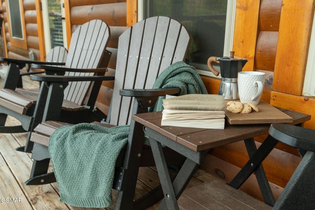 1013 Silver Poplar Lane, Sevierville, TN 37876