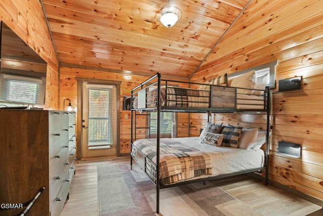 1013 Silver Poplar Lane, Sevierville, TN 37876