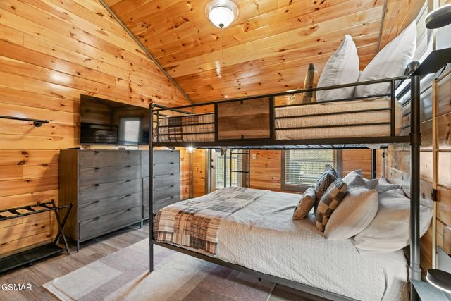 1013 Silver Poplar Lane, Sevierville, TN 37876