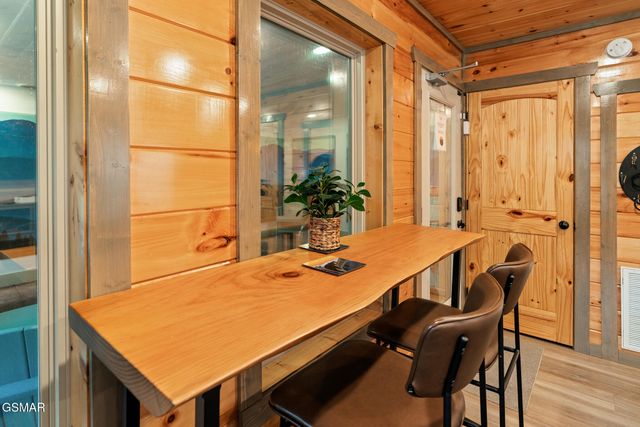 1013 Silver Poplar Lane, Sevierville, TN 37876