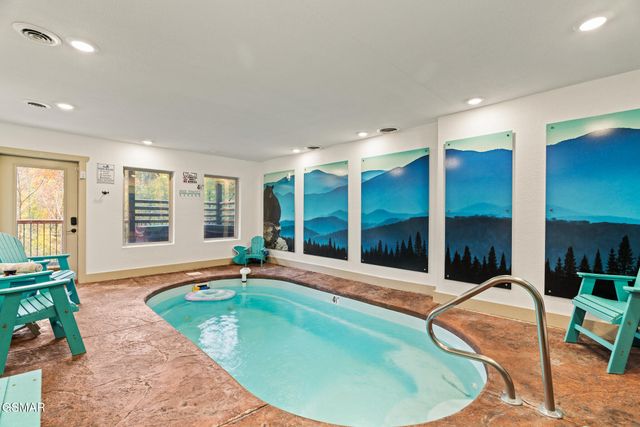 1013 Silver Poplar Lane, Sevierville, TN 37876