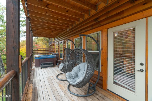 1013 Silver Poplar Lane, Sevierville, TN 37876