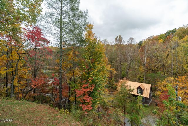 1013 Silver Poplar Lane, Sevierville, TN 37876