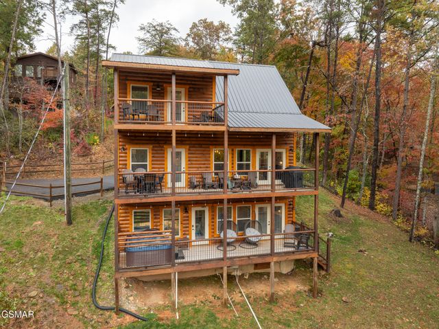 1013 Silver Poplar Lane, Sevierville, TN 37876