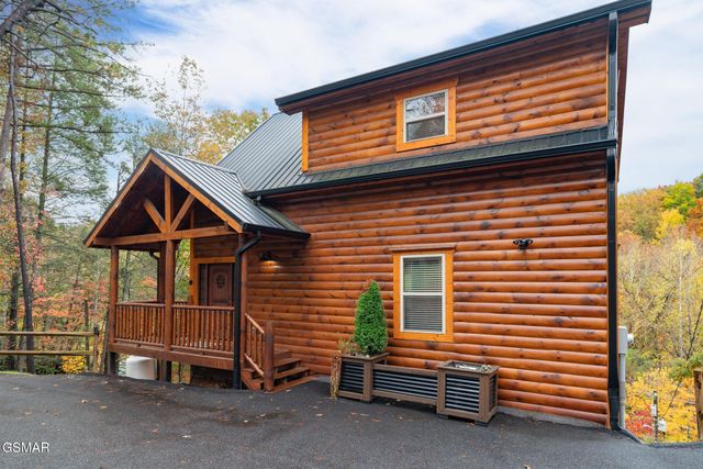 1013 Silver Poplar Lane, Sevierville, TN 37876