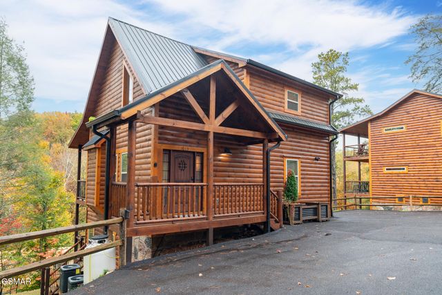 1013 Silver Poplar Lane, Sevierville, TN 37876