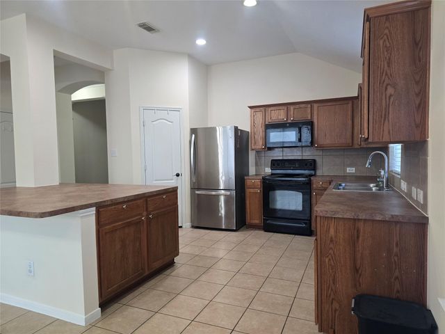 2706 Courtyard Lane, Pearland, TX 77584