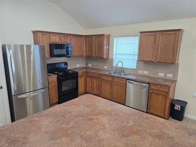 2706 Courtyard Lane, Pearland, TX 77584