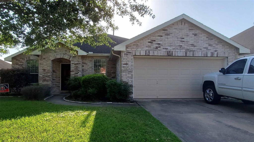 2706 Courtyard Lane, Pearland, TX 77584