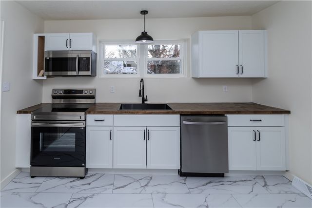 1230 Vine St, Connellsville, PA 15425