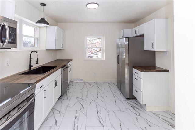 1230 Vine St, Connellsville, PA 15425