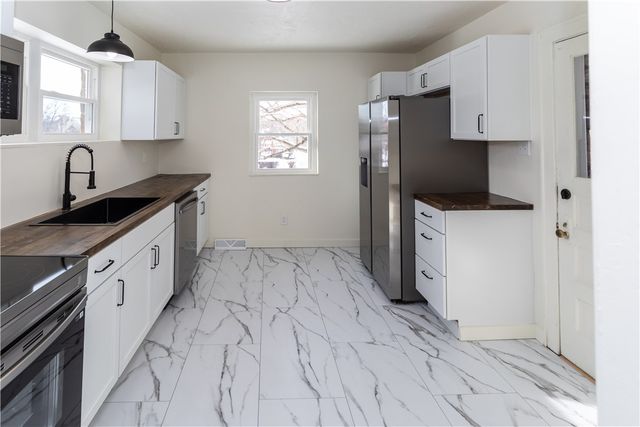 1230 Vine St, Connellsville, PA 15425