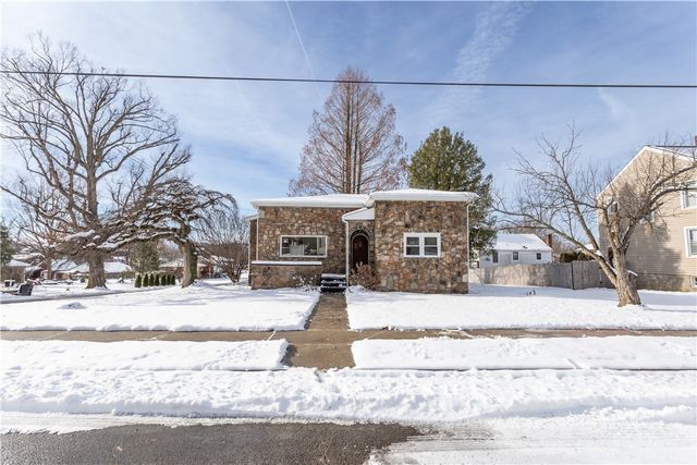 1230 Vine St, Connellsville, PA 15425