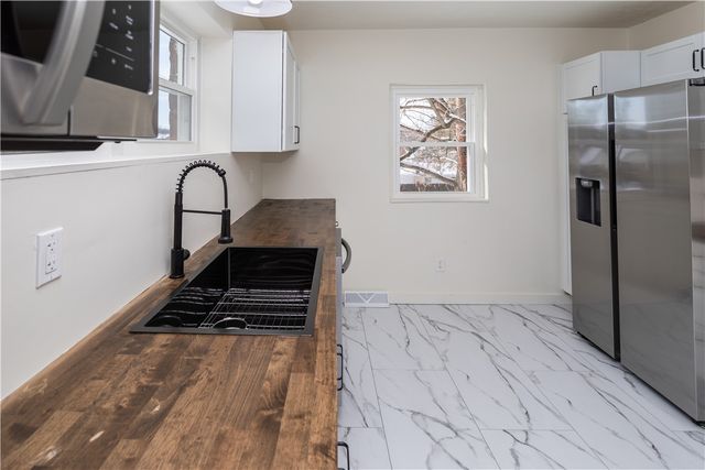 1230 Vine St, Connellsville, PA 15425